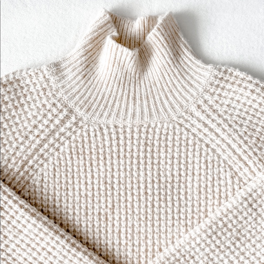 *SOLD* NWOT Wilfred Turtleneck Knit Sweater - Picture 4 of 15